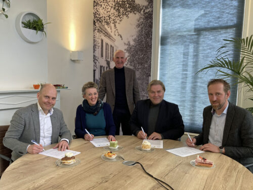 Ondertekening samenwerking Bosrande Putten B.V. en Woningstichting Putten